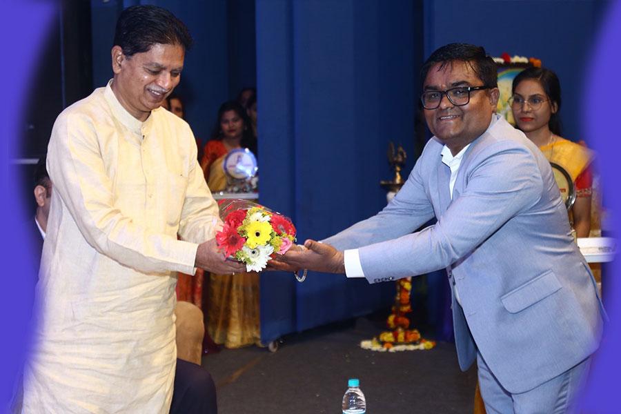 International Day of Peace and the commencement of the academic session of Maharishi Institute of Management, Indore. Padmashree Dr. Janak Palta Magligan was the chief guest of the programme and international poet Professor Rajeev Sharma and Dr. Rajeev Dixit DCDC, Devi Ahilya University were the special guests. 